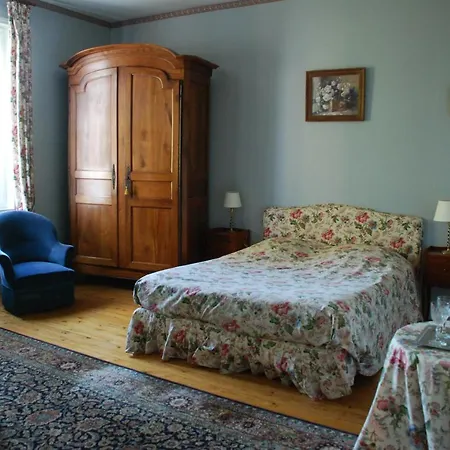 Chateau Le Baudou Bed & Breakfast